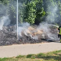 Kleinbrand Lärmschutzwall in Thannhausen am 11.07.23_2.jpg