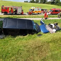 VU mehrere PKW, Personen eingeklemmt St2525 Balzhausen am 30.07.21 _3.jpg