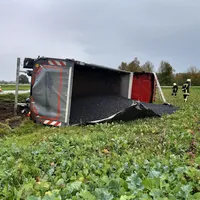 lkw_umgestuertzt_auf_der_b300_thannhausen_west_am_241022_5_20221025_1994943458.jpg