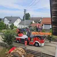 Drehleiterrettung in Balzhausen am 12.07.23_2.jpg