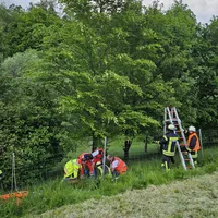 Personenrettung mittels DLK auf der B300 Thannhausen Ost am 17.05.25_2.jpg