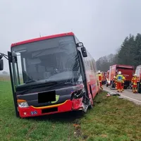 VU Schulbus+PKW auf der GZ8 zw. Mindelzell und Hasberg am 07.03.24_4.jpg