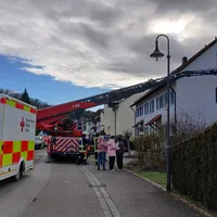 Drehleiterrettung in Thannhausen am 21.12.24_1.jpg