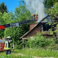 gebaeudebrand_in_ziemetshausen_am_100622_5_20220610_1011915302.jpg