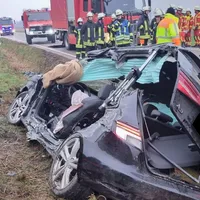 VU Schulbus+PKW auf der GZ8 zw. Mindelzell und Hasberg am 07.03.24_1.jpg