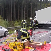 schwerer_vu_auf_der_b300_am_081015_3_20151008_2054401245.jpg